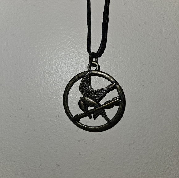 Hunger games necklace - Picture 2 of 2